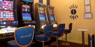 Bikini Paradise slot game interface on rtp inatogel mobile showing reels, payline display, and spin controls